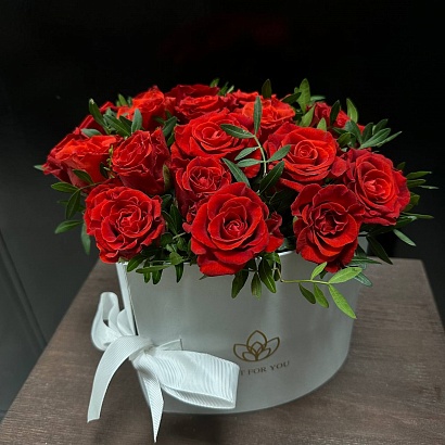 Букет цветов Красные розы с конфетами