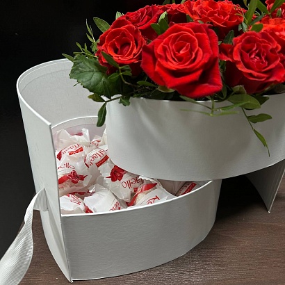 Букет цветов Красные розы с конфетами