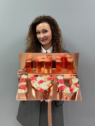 Букет цветов Комбо-бокс ЦВЕТЫ И УКРАЩЕНИЕ «I love you»