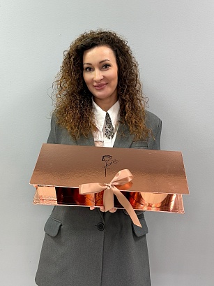 Букет цветов Комбо-бокс ЦВЕТЫ И УКРАЩЕНИЕ «I love you»