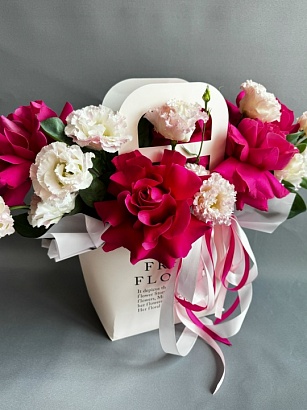 Букет цветов Фуксия в облаках