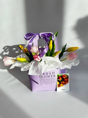 Букет цветов Праздничные тюльпаны