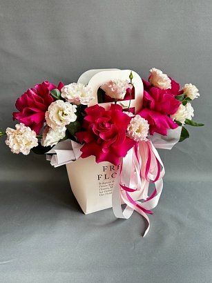 Букет цветов Фуксия в облаках